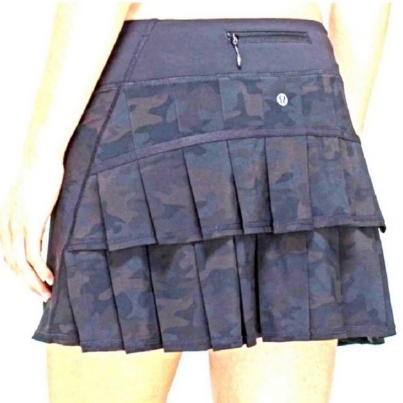 lululemon athletica Dresses & Skirts - 🖤Lululemon Pacesetter Black Savasana Camo🖤